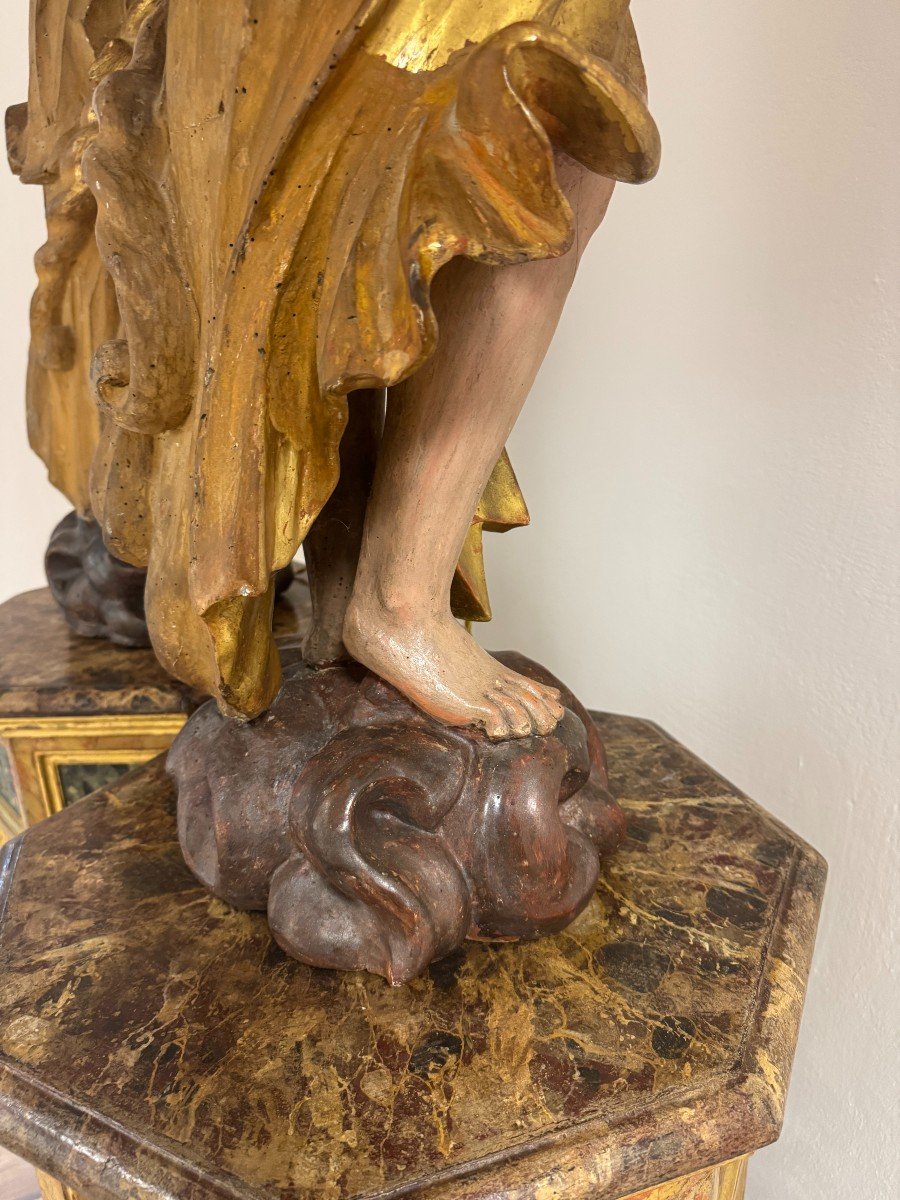 Coppia di cornucopie in legno laccato e dorato-photo-5