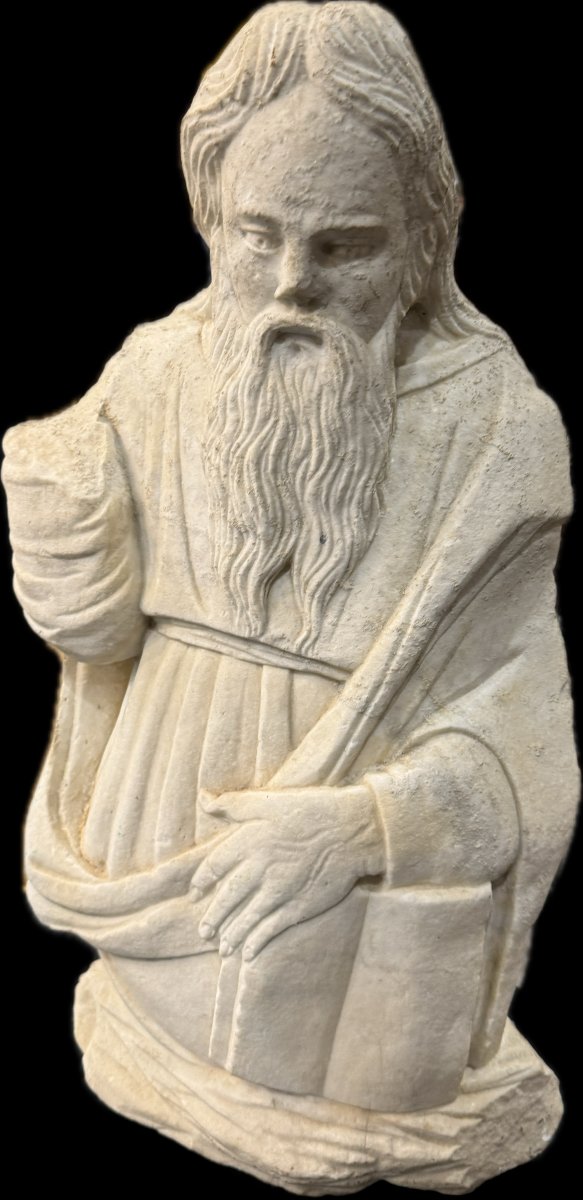 figura di santo in marmo