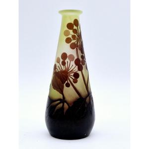 Gallé Vase With Dominant Brown Umbelle Decor