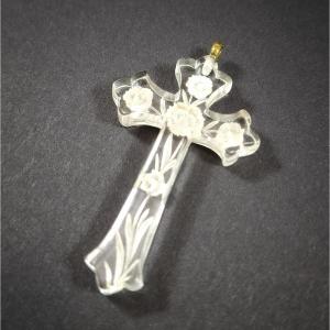 Engraved Plexiglass Pendant Cross With Floral Decoration – 20th Century