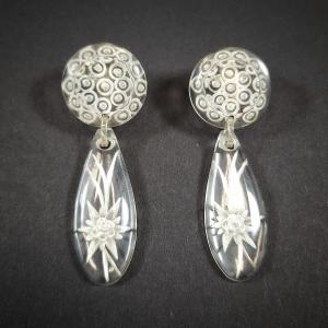Pair Of Vintage Engraved Plexiglass Earrings With Floral Design – Mid-20th Century Plexiglass