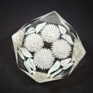 Art Deco Polygonal Brooch In Plexiglass With Engraved Floral Decoration – Circa 1930-1940 Plexiglass