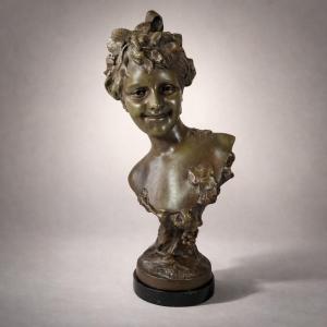 Art Nouveau Female Bust In Patinated Green Bronze Spelter, Signed P. Rigual, Black Marble Base, Circa 1900