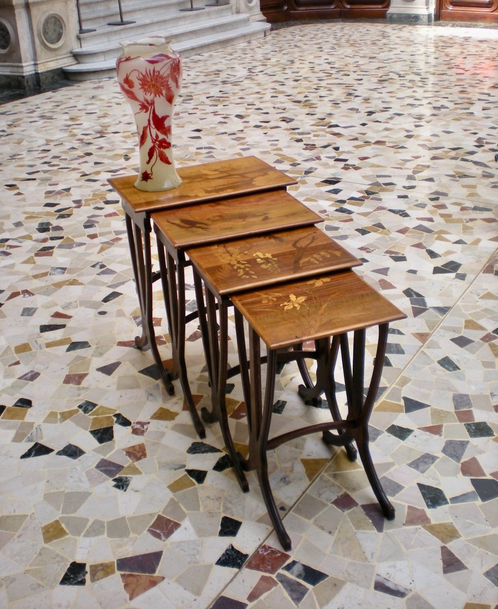 Set di tavolini a nido art nouveau firmati Gallè