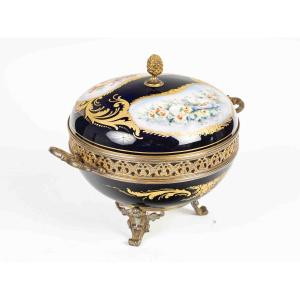 An Early XXth Century Sévres Style Porcelain Candy Box