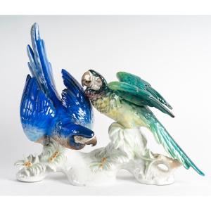 A Porcelain Group Of Two Parrot Sculptures From The Early 20th Century