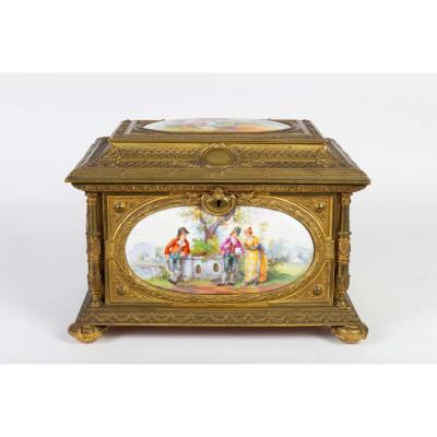 Box Forming Jewelry Box In Gilt Bronze Decorated With Porcelain Plates Napoleon III