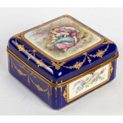 Box In Blue Porcelain Late Nineteenth Century