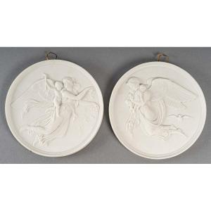 Paire De Plaques Biscuit de style Art Nouveau 