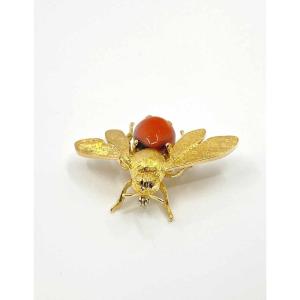 Vintage Bee Brooch Yellow Gold & Coral