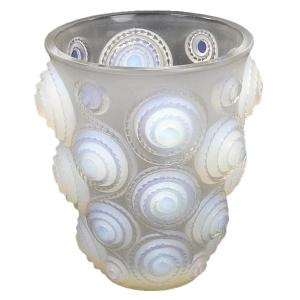 René Lalique, “spirales” Vase, Opalescent Glass.