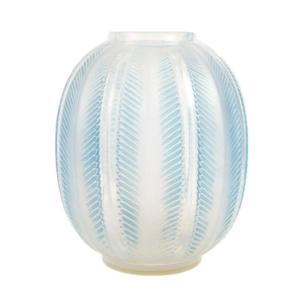  1932 - René Lalique - Opalescent “biskra” Vase.