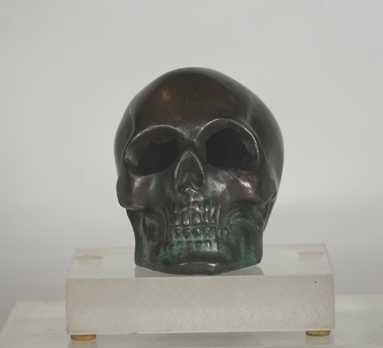 Imponente Scultura Memento Mori in Bronzo Cavo con Patina Verdigris (12 cm)