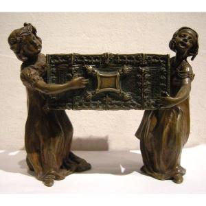 Vienna Art Nouveau Bronze, Early 20th Century  "two Little Girls With A Treasure Chest“