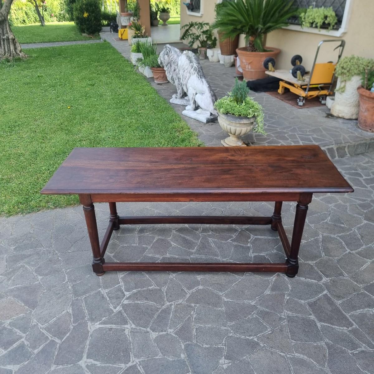 Tavolo in noce Direttorio fine '700 lombardo