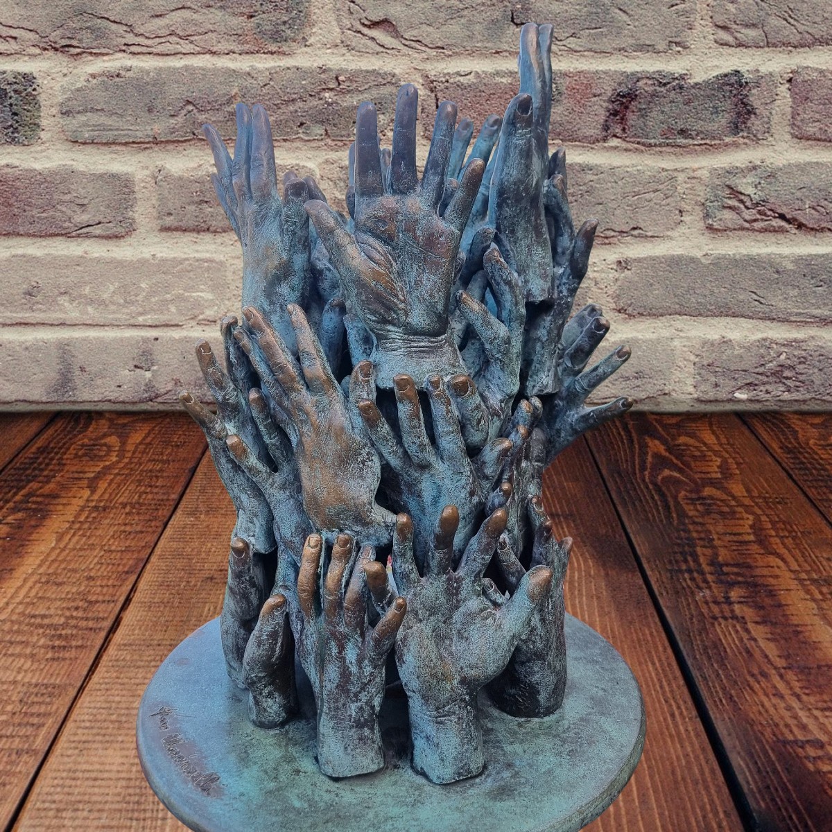 Opera magna in bronzo Mani della Pace di Gino Masciarelli 1970
