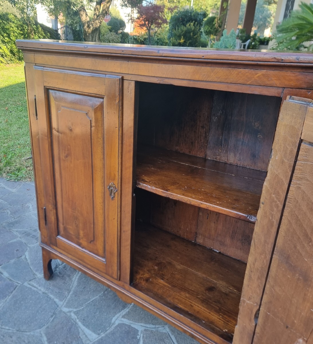 Credenza scantonata del 700 in noce  Veneto-photo-2