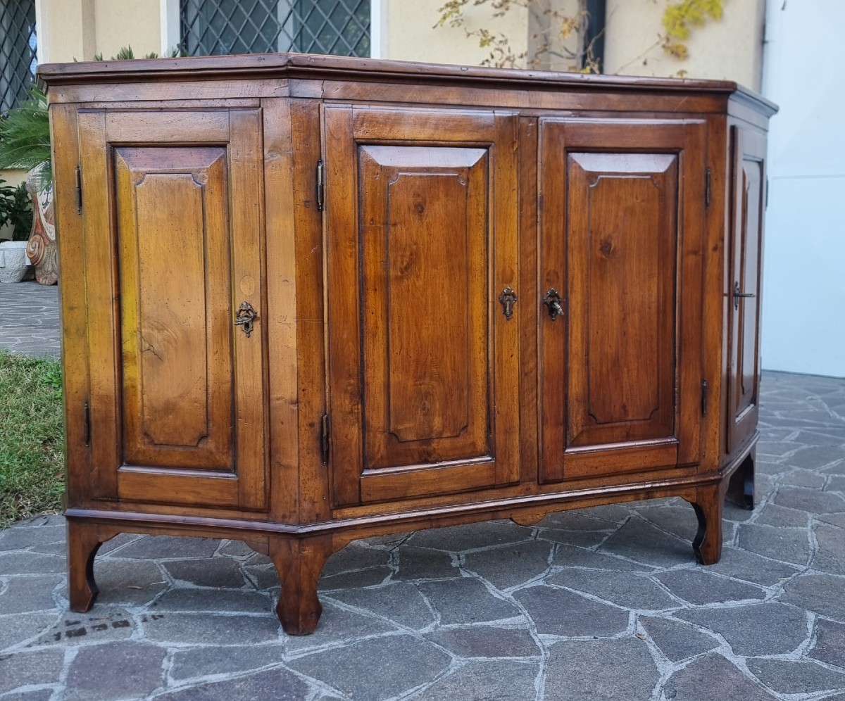 Credenza scantonata del 700 in noce  Veneto-photo-4