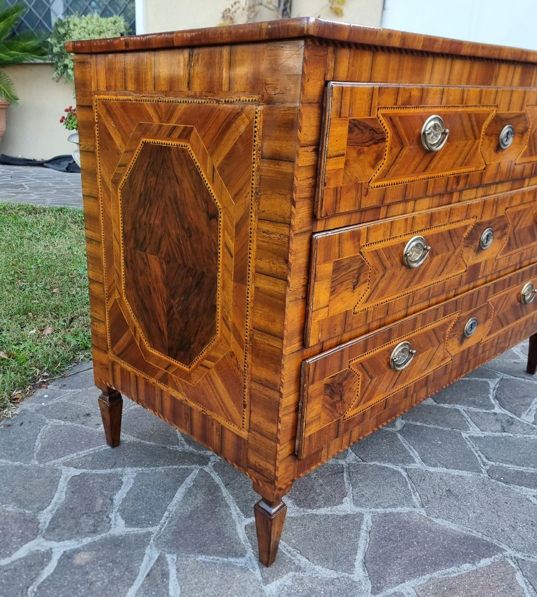 Cassettone Modenese del 700 Luigi XVI in noce con diverse essenze ed intarsi-photo-4