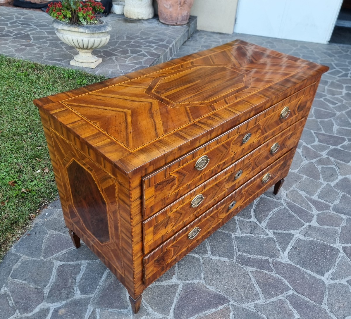 Cassettone Modenese del 700 Luigi XVI in noce con diverse essenze ed intarsi-photo-1