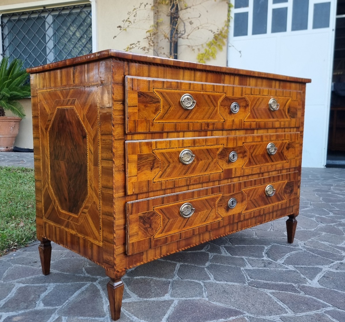 Cassettone Modenese del 700 Luigi XVI in noce con diverse essenze ed intarsi-photo-4