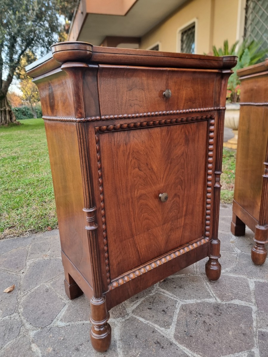 Coppia di Comodini 800 in Noce Lombardi – Eleganza Autentica d’Epoca-photo-1