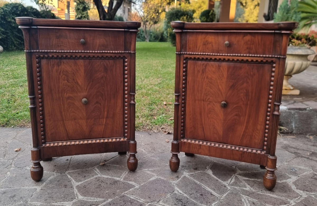 Coppia di Comodini 800 in Noce Lombardi – Eleganza Autentica d’Epoca