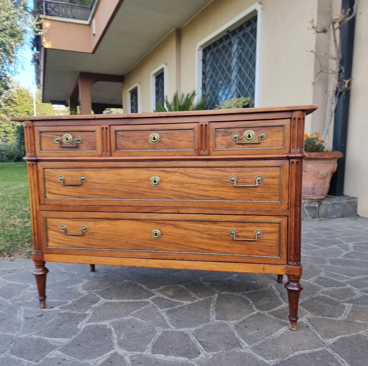 Cassettone Francese in noce del ’700 Direttorio