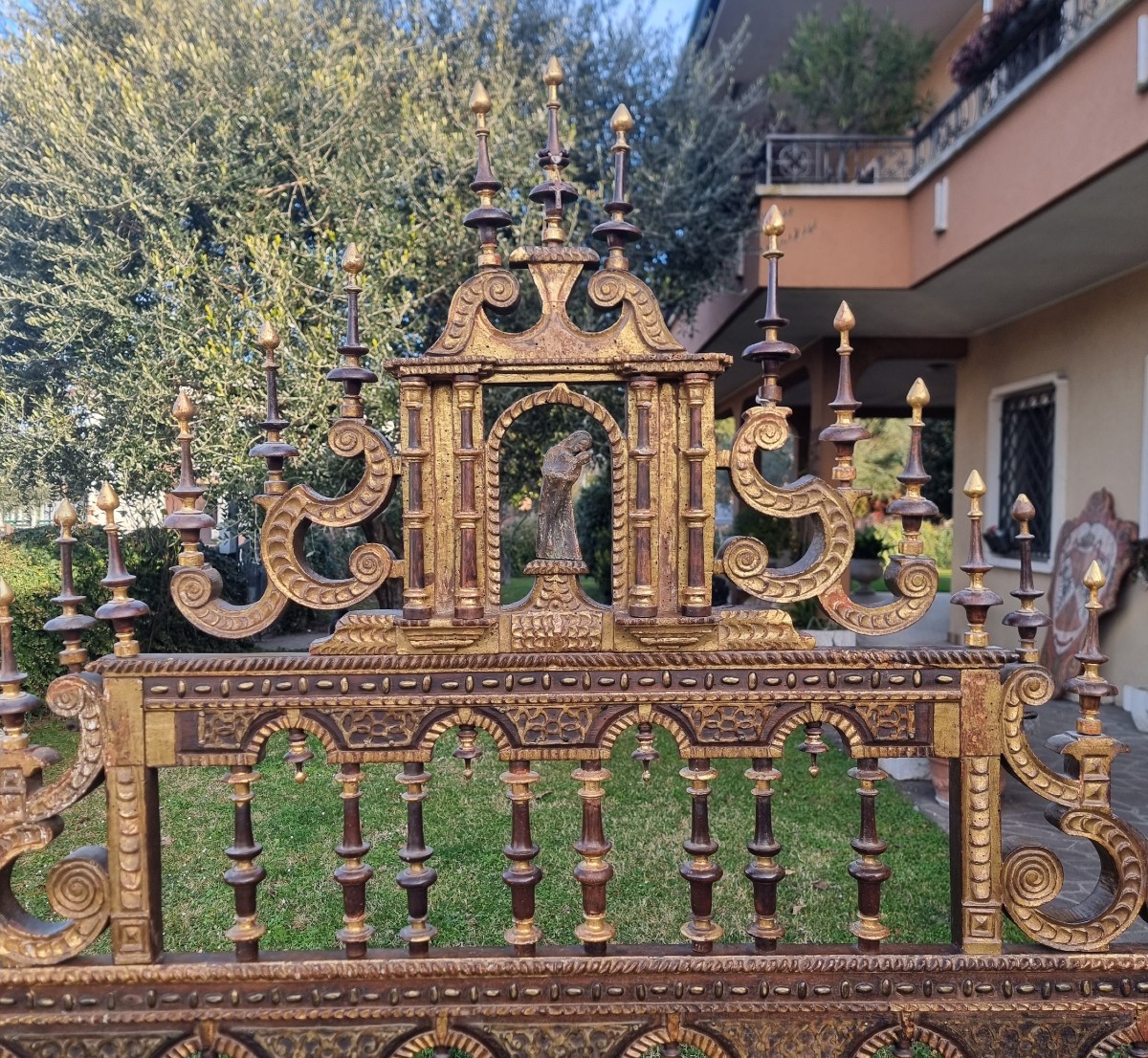 Letto in legno di noce con doratura del 600 Sardegna da palazzo nobile-photo-4