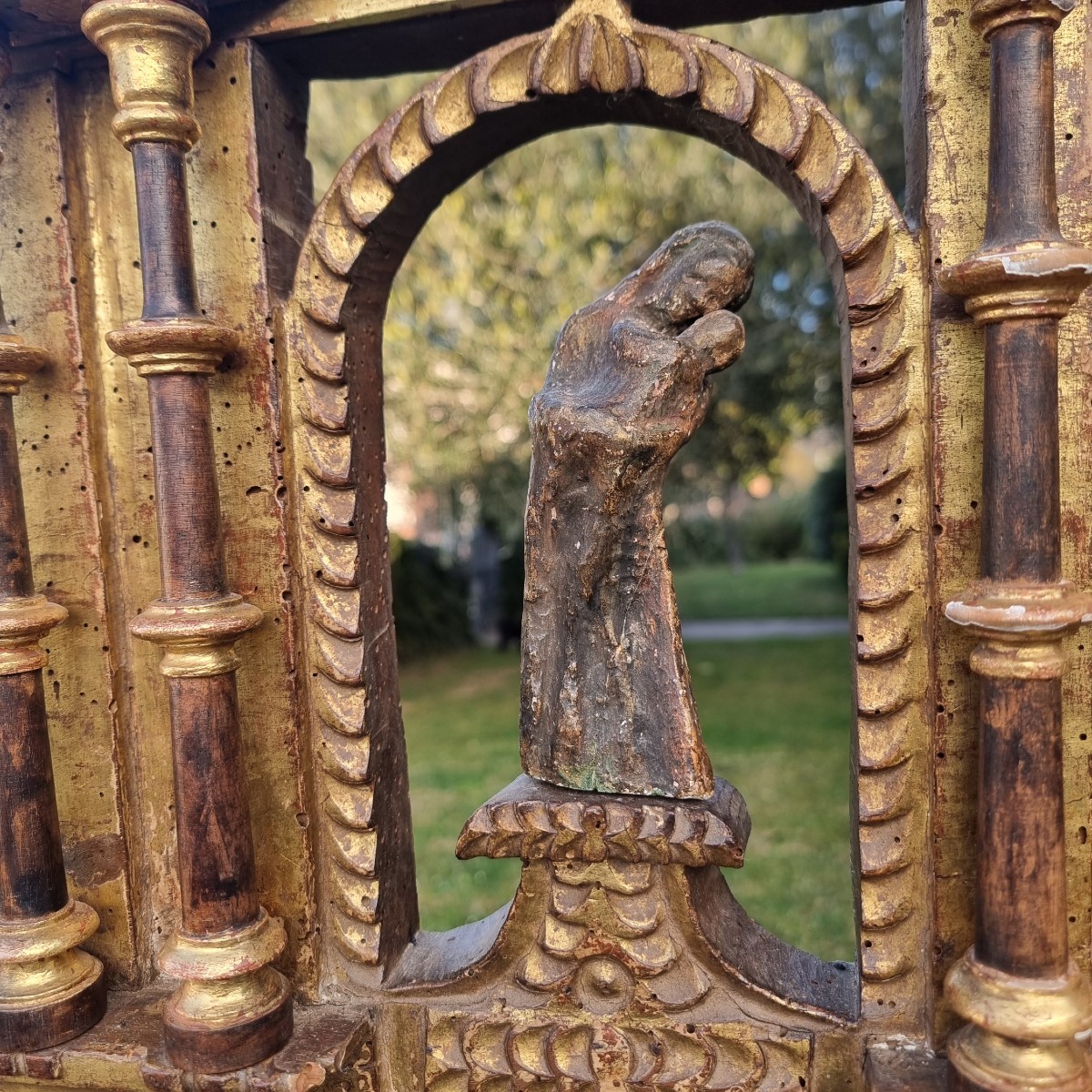 Letto in legno di noce con doratura del 600 Sardegna da palazzo nobile-photo-6