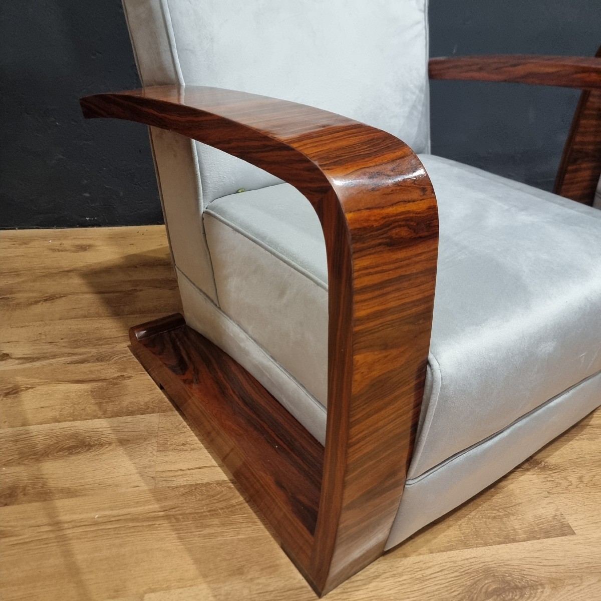 Coppia di poltrone stile vintage Art Decò braccioli in noce canaletto-photo-2