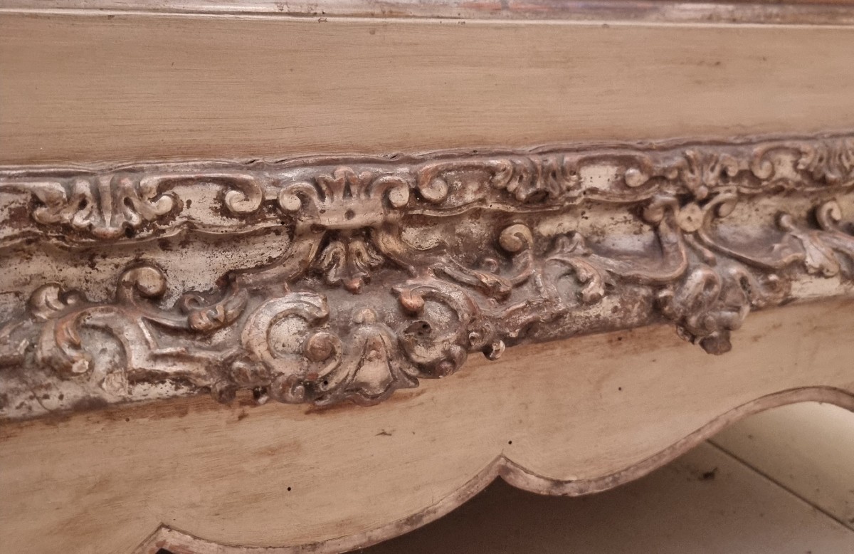 Vetrina Piemontese fine 700 laccata avorio con cornicione in mecca argento-photo-1