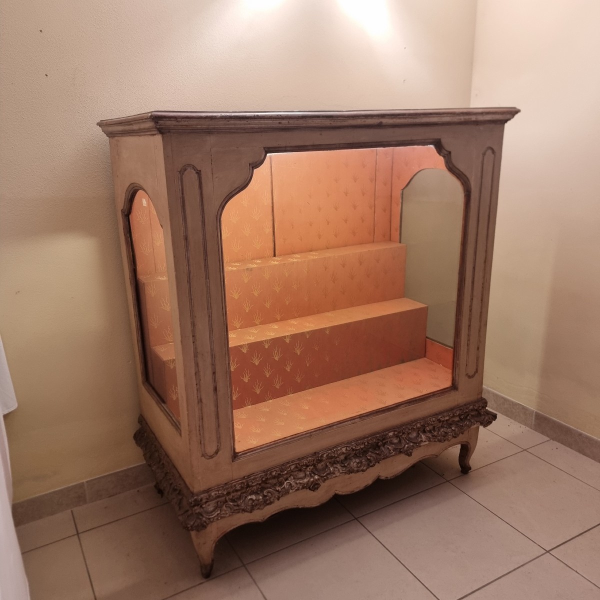 Vetrina Piemontese fine 700 laccata avorio con cornicione in mecca argento-photo-3