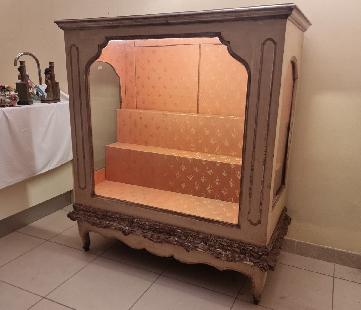 Vetrina Piemontese fine 700 laccata avorio con cornicione in mecca argento-photo-5