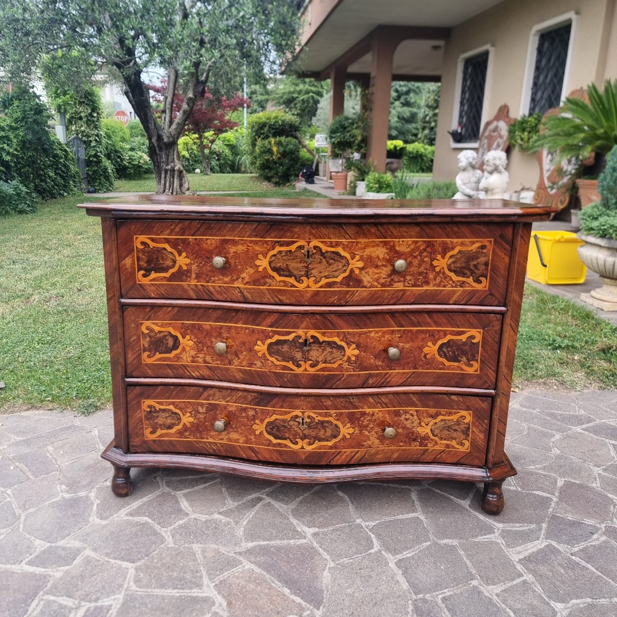 Cassettone lombardo fine 600 in noce con intarsi