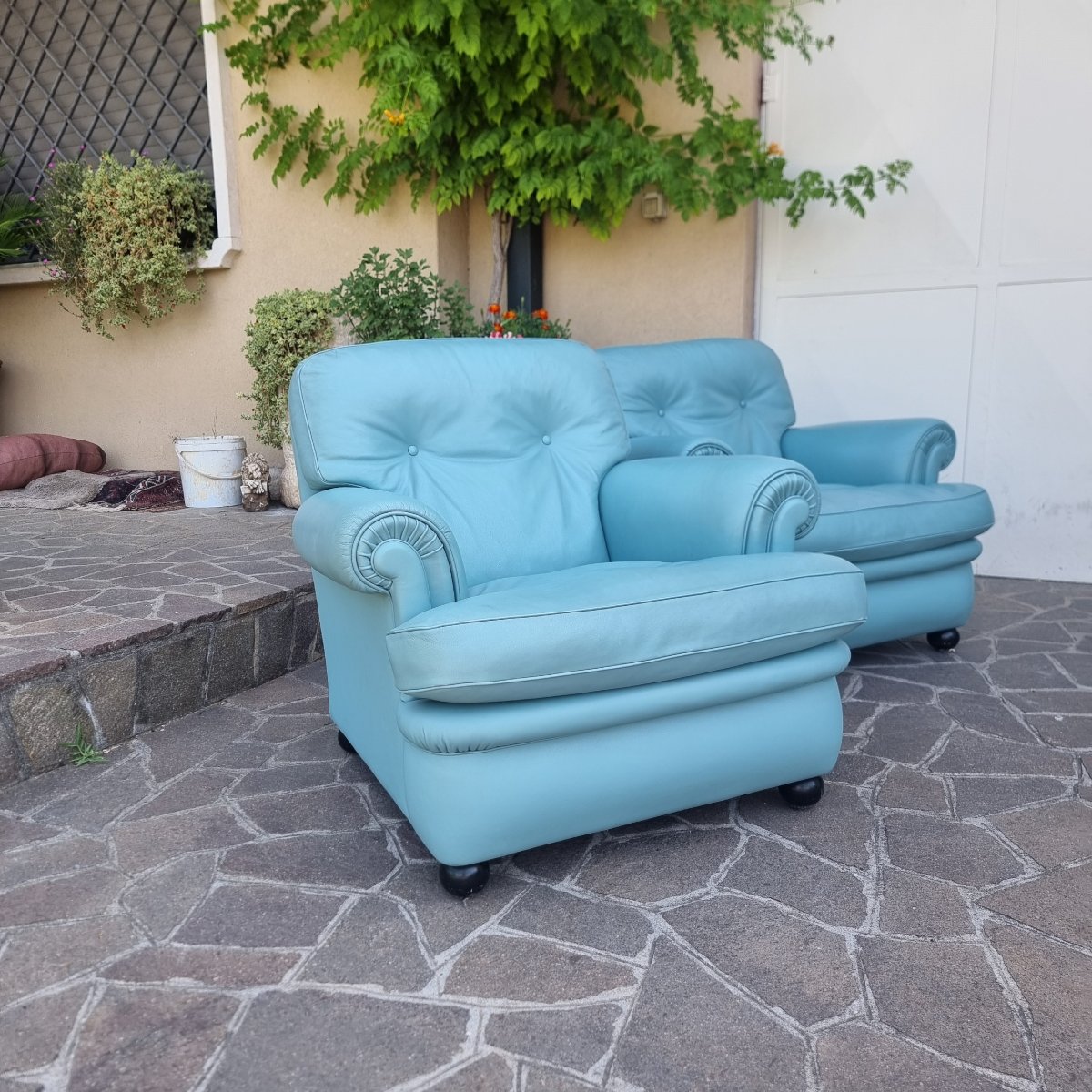 Coppia poltrone azzurre Frau in pelle azzurra 1970-photo-2