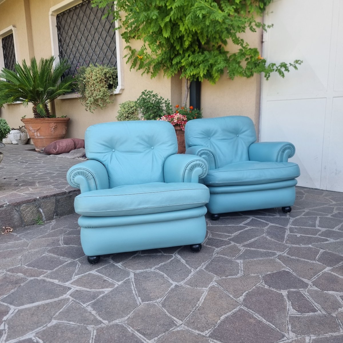 Coppia poltrone azzurre Frau in pelle azzurra 1970-photo-3
