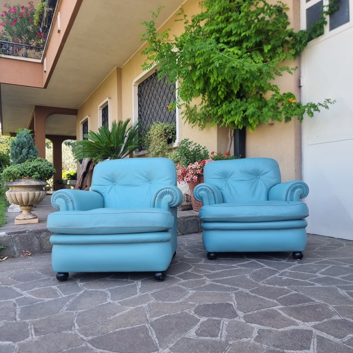 Coppia poltrone azzurre Frau in pelle azzurra 1970-photo-4