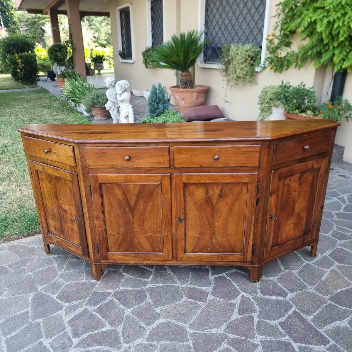 Credenza scantonata in noce Veneta 800