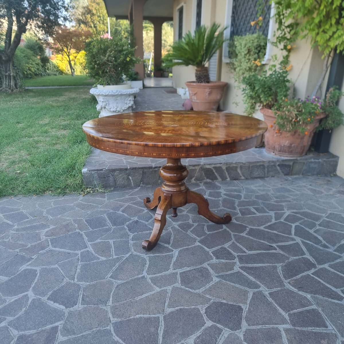 Tavolo Rolo del 1850 con intarsi