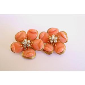 Van Cleef And Arpels Coral Rose De Noel And 18 Carat Gold Flower Clip-on Earrings