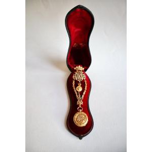 Mellerio - Borgnis Châtelaine In 18 Carat Yellow Gold
