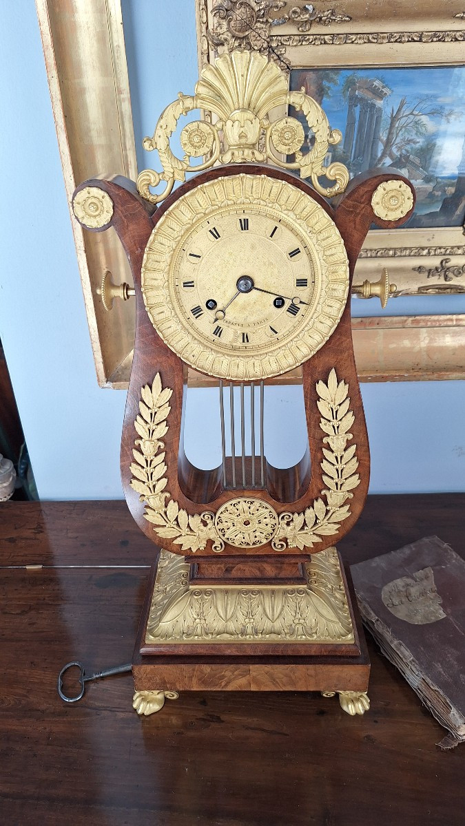 Orologio a lira in stile Carlo X