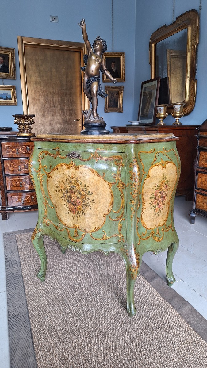 Mobile Bar decorato in  Stile Luigi XV Veneziano.