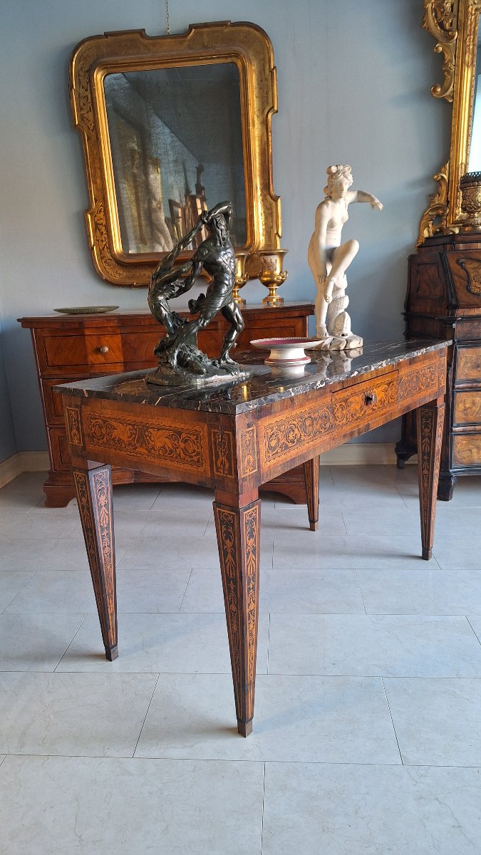 Console Luigi XVI in noce con intarsi, Lombardia seconda metà secolo XVIII.-photo-3