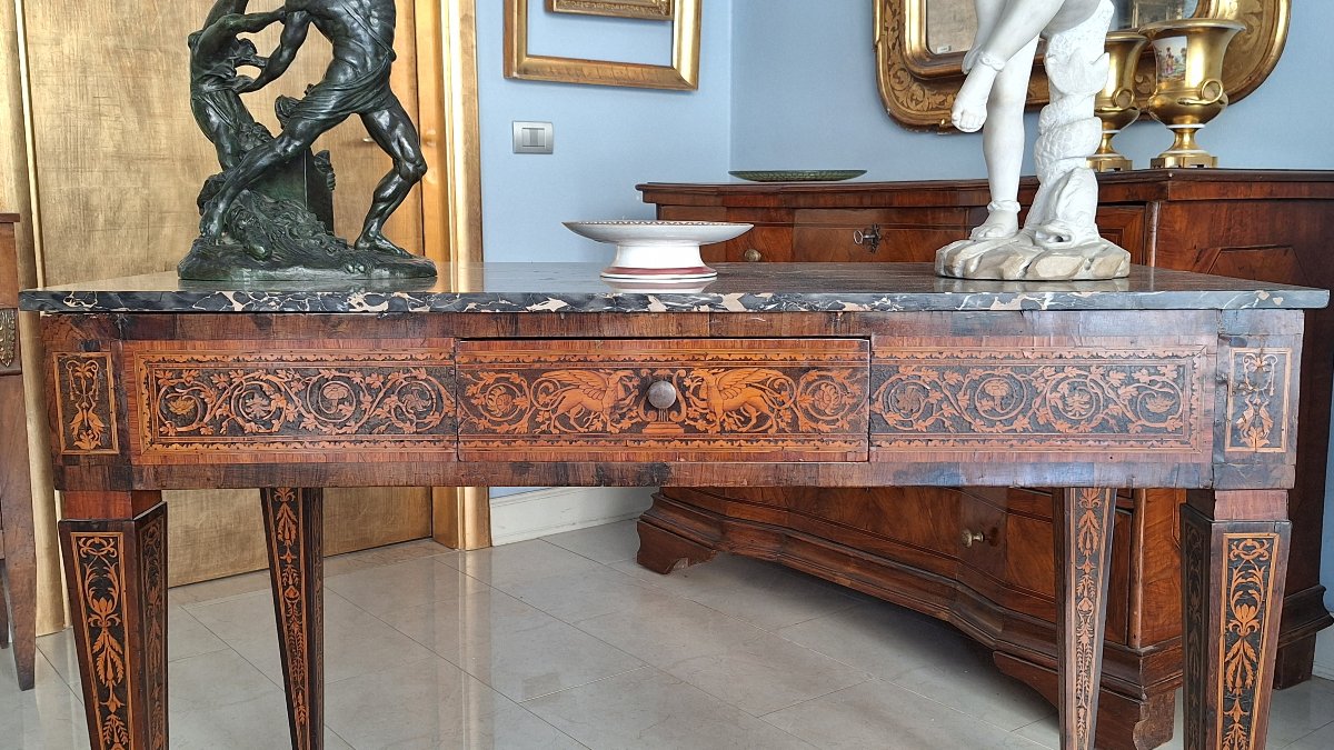 Console Luigi XVI in noce con intarsi, Lombardia seconda metà secolo XVIII.-photo-1