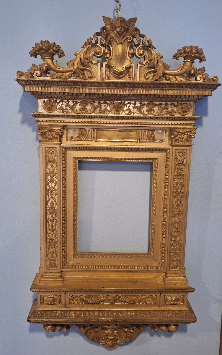Cornice a edicola intagliata e dorata di stile rinascimentale del XIX sec.