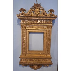 Cornice a edicola intagliata e dorata di stile rinascimentale del XIX sec.