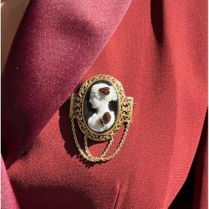A Neoclassical Gold Brooch Set With A Large Agate Cameo. Bust Of Psyche.