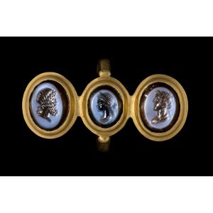 A Modern Gold Ring Set With Three Nicolo Intaglios. Classical Busts.